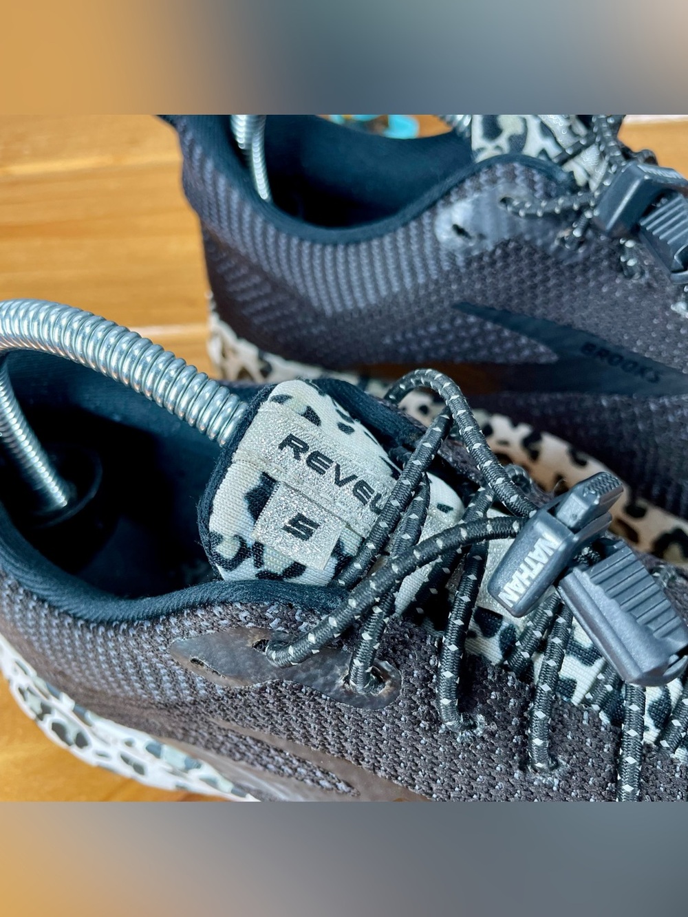 Brooks Revel 5 Womens 9.5 B Black White Leopard Oreo Running Shoes 1203611B095 - Picture 7 of 16